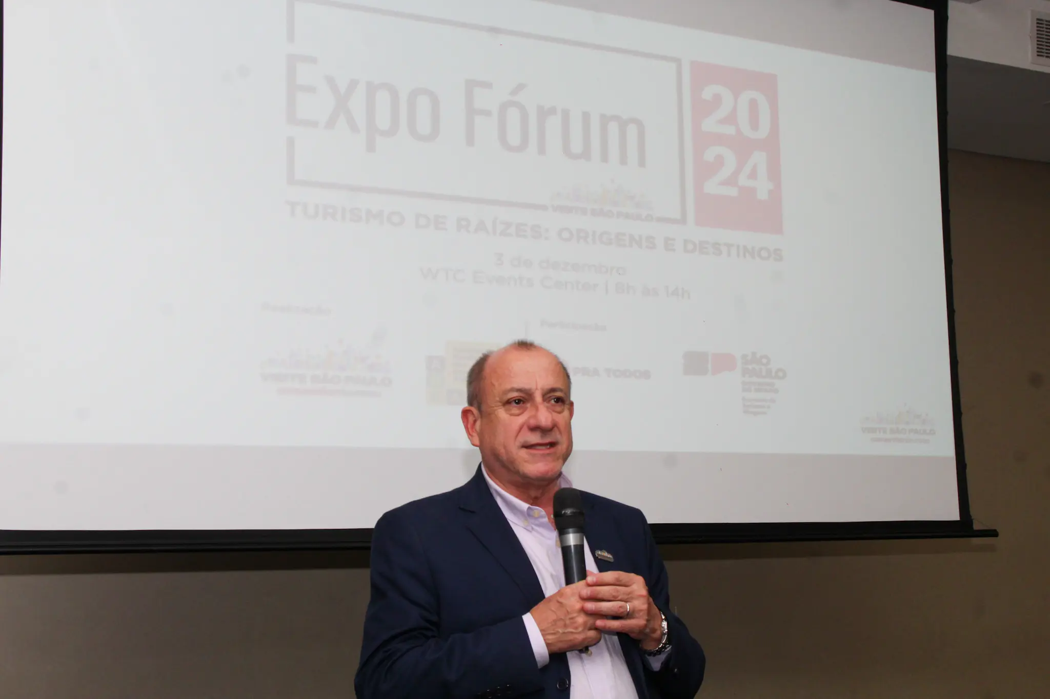 Toni Sando, presidente executivo do SPCVB, durante apresentação sobre o expo fórum 2024 (Foto: Felipe Maresca/DT)