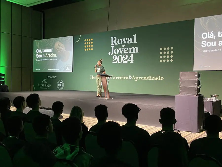 Royal Joven Aretha Royal Jovem