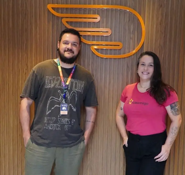 Tiago Favari (BeFly) e Sharlene Irente (Cãomigo) - Foto: divulgação