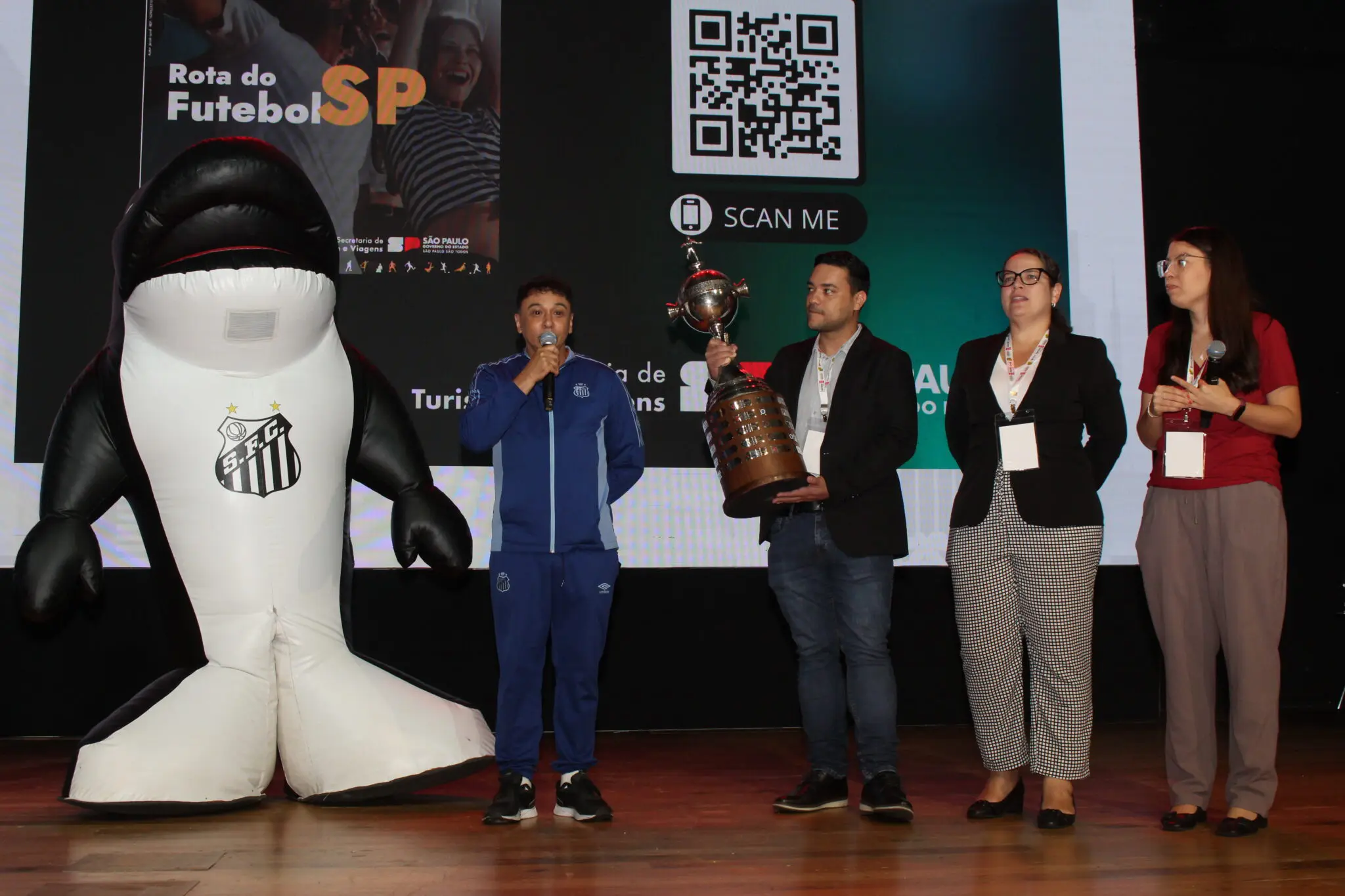 Representantes dos quatro grandes clubes de São Paulo (Palmeiras, Santos, São Paulo e Corinthians) e autoridades anunciam o lançamento da Rota do Futebol - Foto: Felipe Maresca / DT
