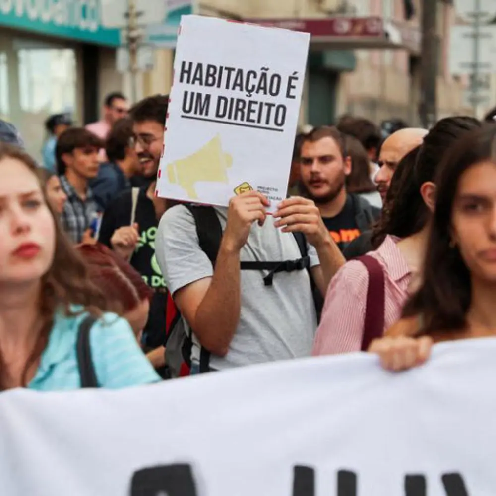 Moradores pedem restrição aos aluguéis por temporada em Lisboa, Portugal (Foto: Miguel Pereira / Reuters)