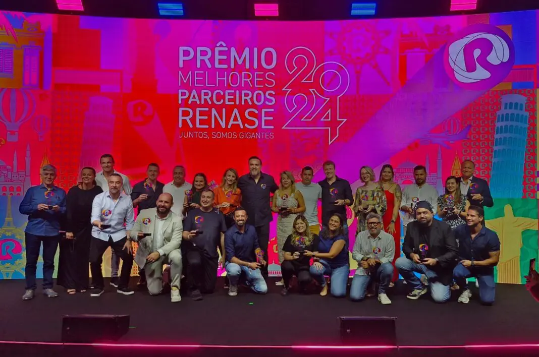 Vencedores do Prêmio Melhores Parceiros Renase 2024 se reúnem para foto oficial - Foto: Bruno Almeida / DT