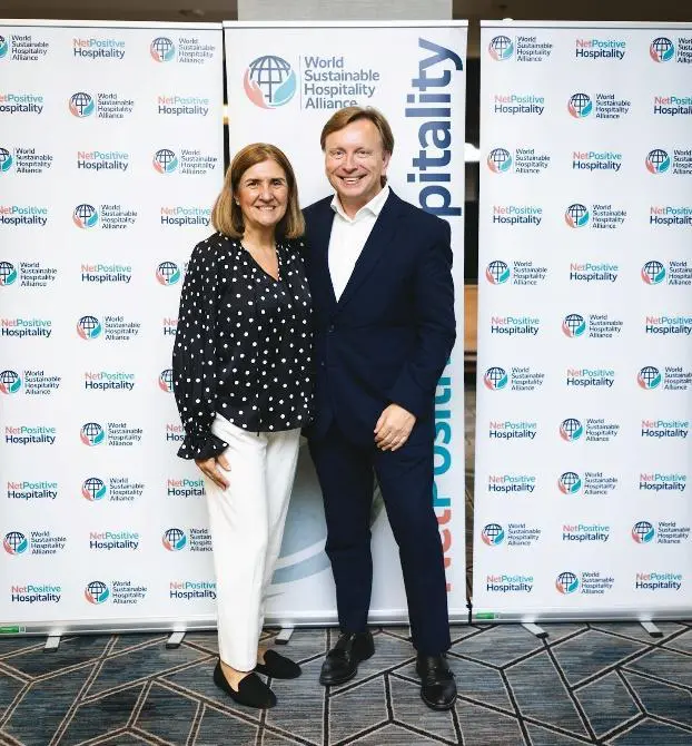 (Diretora Global de Sustentabilidade da Iberostar - Inovação, Pesquisa e Destinos, Erika Harms, e Glenn Mandziuk, CEO da World Sustainable Hospitality Alliance) (Diretora Global de Sustentabilidade da Iberostar - Inovação, Pesquisa e Destinos, Erika Harms, e Glenn Mandziuk, CEO da World Sustainable Hospitality Alliance)
