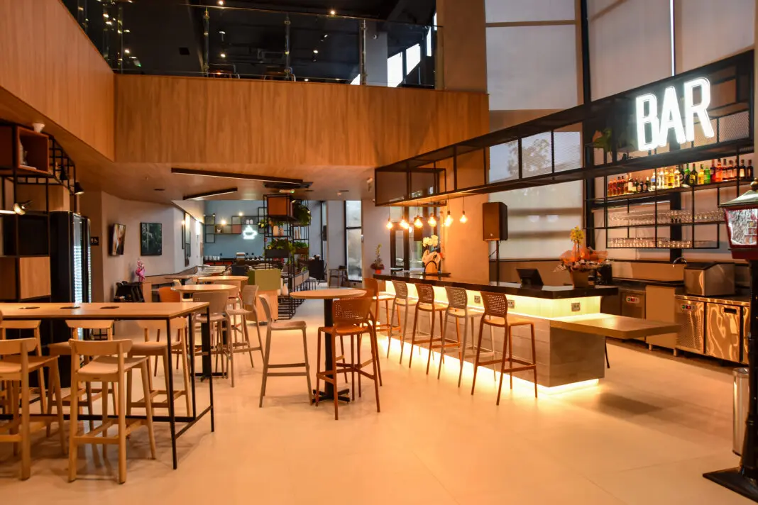 Com sua mistura de design moderno, conveniência e charme local, o ibis Tangará da Serra reforça a missão da marca de democratizar as viagens - Foto: divulgação Accor Com sua mistura de design moderno, conveniência e charme local, o ibis Tangará da Serra reforça a missão da marca de democratizar as viagens - Foto: divulgação Accor
