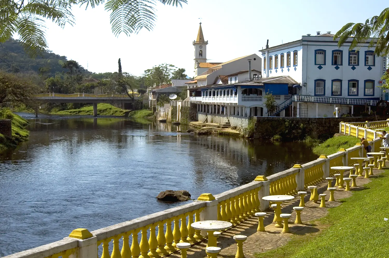 A cidade de Morretes e toda a região se beneficiam dos quase 2 mil passageiros que fazem o passeio de trem todos os dias. - Foto: Divulgação Serra Verde Express