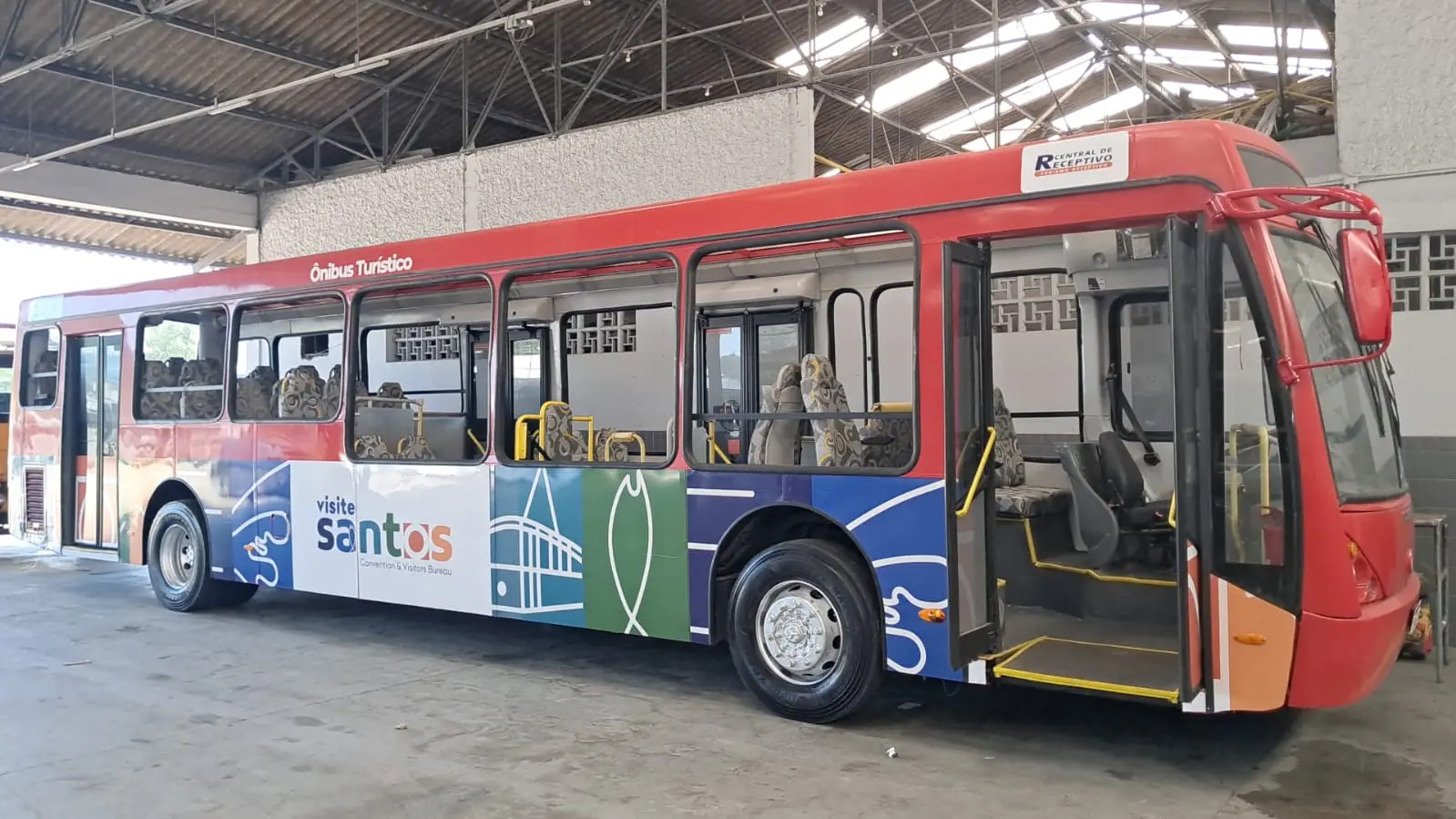 Ônibus Turístico - Foto: Viste Santos