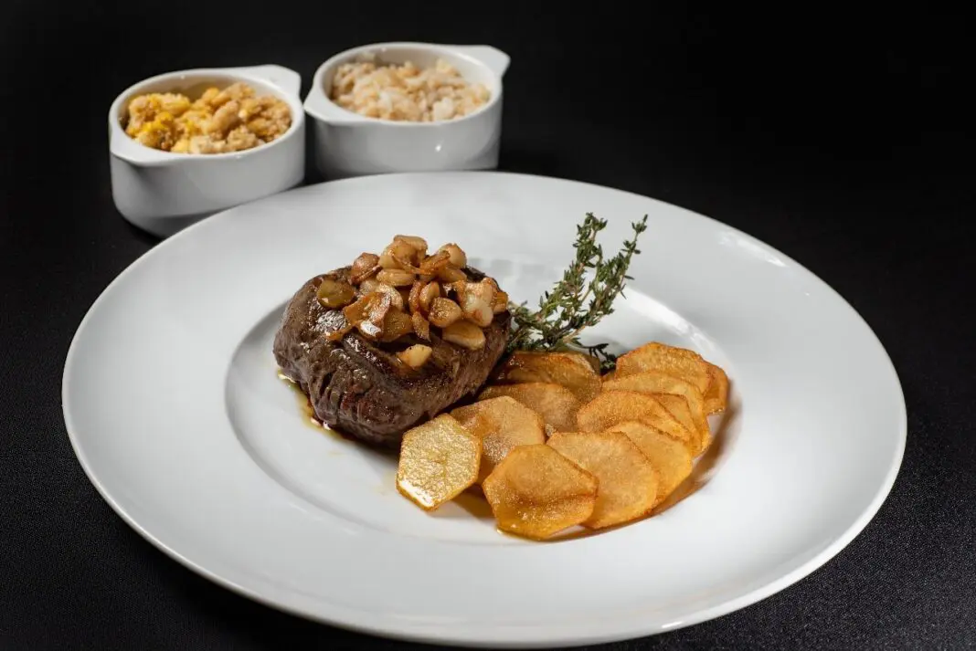 O prato do mês de janeiro é um delicioso Filé à Osvaldo Aranha - Foto: divulgação Vila Galé