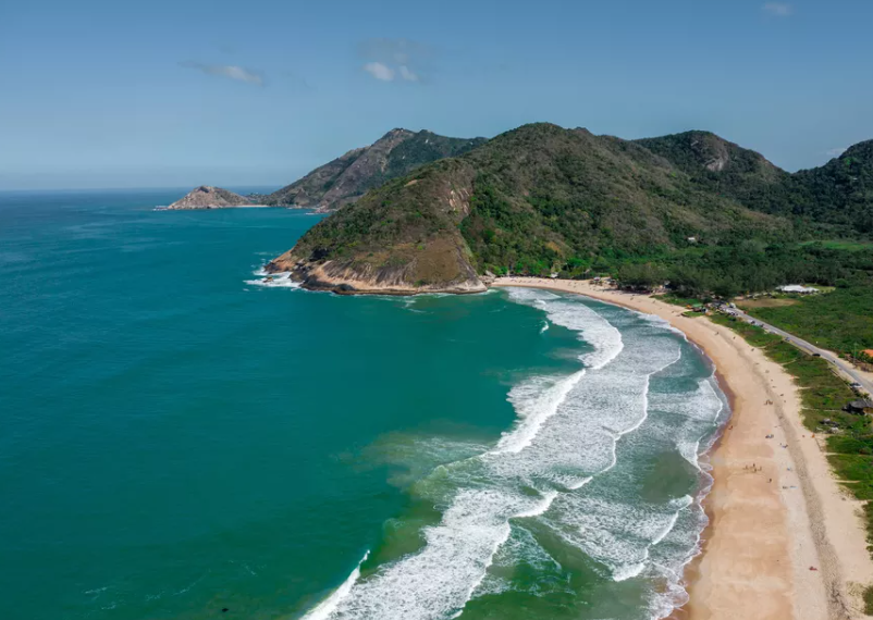 Praia de Grumari: — Foto: Brenno Carvalho