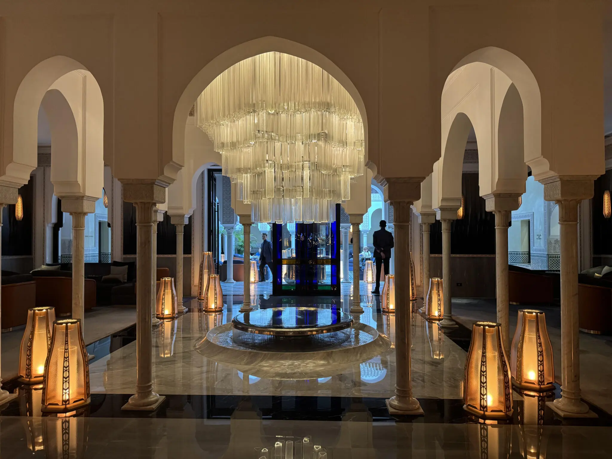 O hotel tem ambientes com decoração Art déco e árabe andaluz - Foto: Simone Barros / DT Marrakech