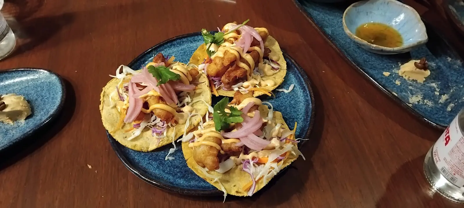 PEZ-TACO - Posta de pescado frito, coleslaw, tortilha, maionese de chipote e picles de cebola - Foto: Denis Rugeri / DT