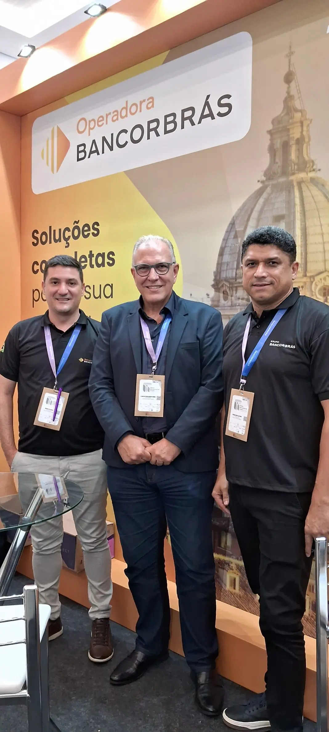 Renato Fussi Neto (Gerente Comercial da Operadora de Turismo), Carlos Eduardo Pereira (Diretor Executivo da Operadora de Turismo Bancorbrás) e Edmilson de Castro Sousa (Gerente de Negociação com Fornecedores), durante o Festival das Cataratas – Crédito: DT