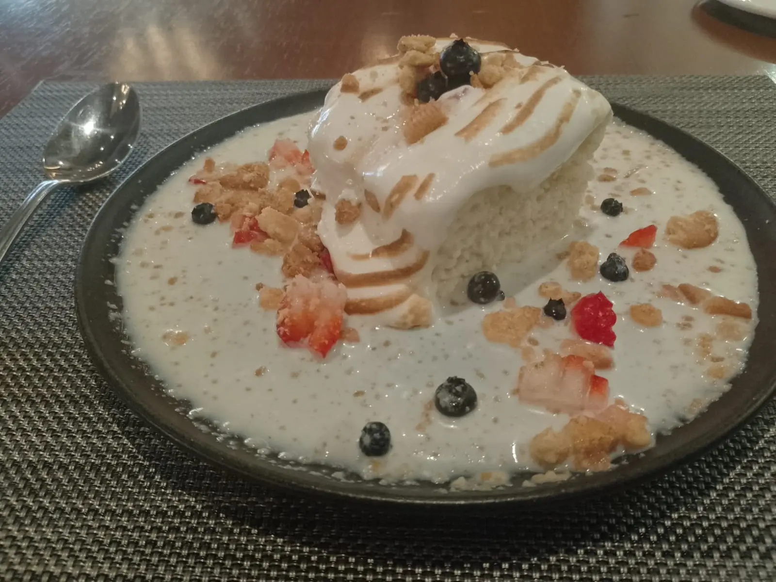 O bolo tres leche é macio e doce na medida certa