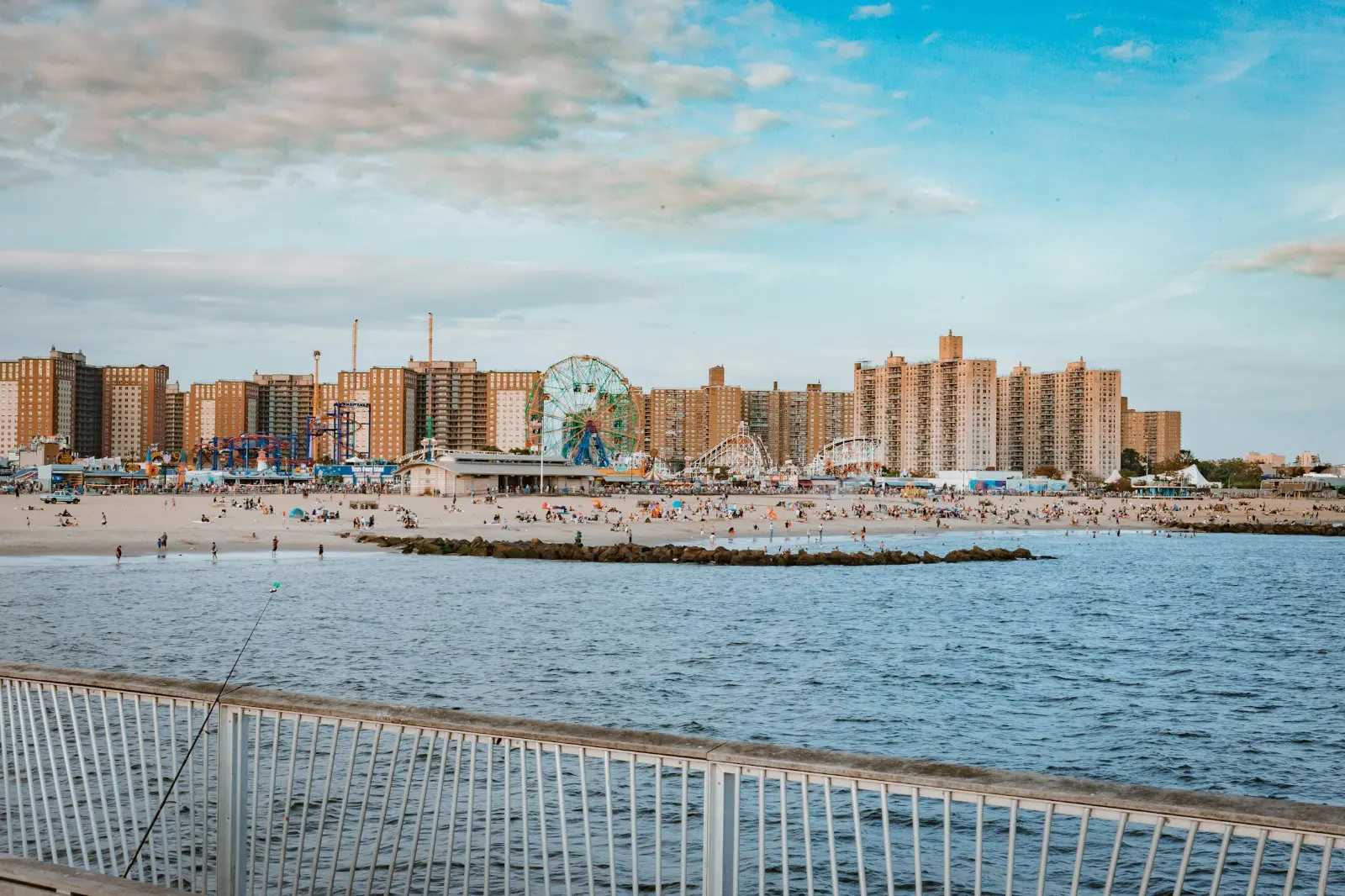 Coney Island: a praia em NY - Foto: Jessica D. Vega na Unsplash