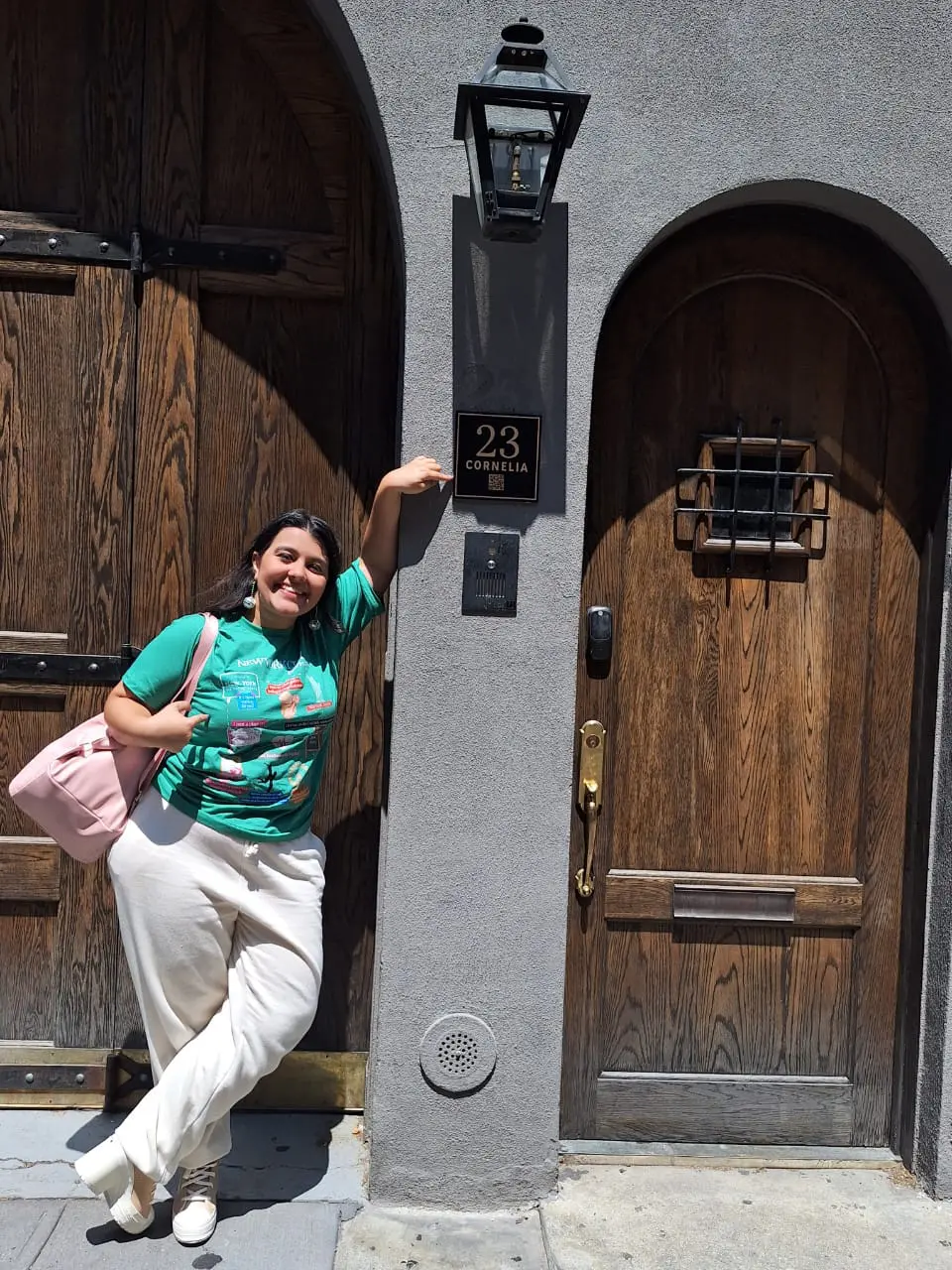 Eu conheci Cornelia Street! A fachada da casa que Taylor morou e retratou em uma das faixas do Lover - Foto: Caroline Figueiredo