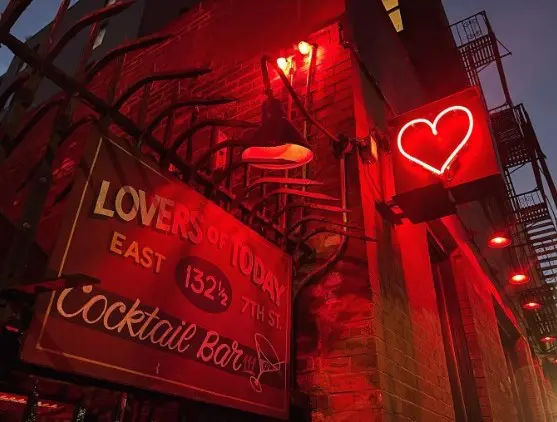Fachada do Lovers of Today, barzinho no East Village - Foto: Reprodução Instagram Lovers of Today NYC