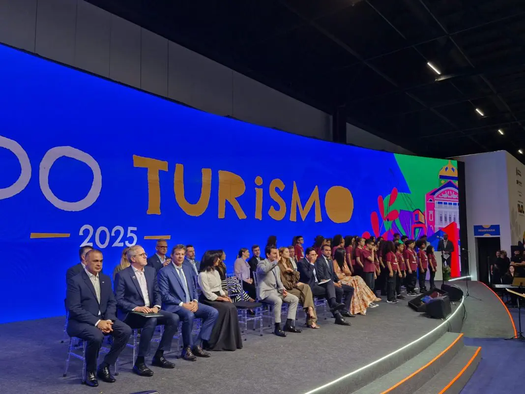 Autoridades participam da abertura oficial do Salão Nacional do Turismo 2025, em São Paulo - Foto: Bruno Almeida / DT