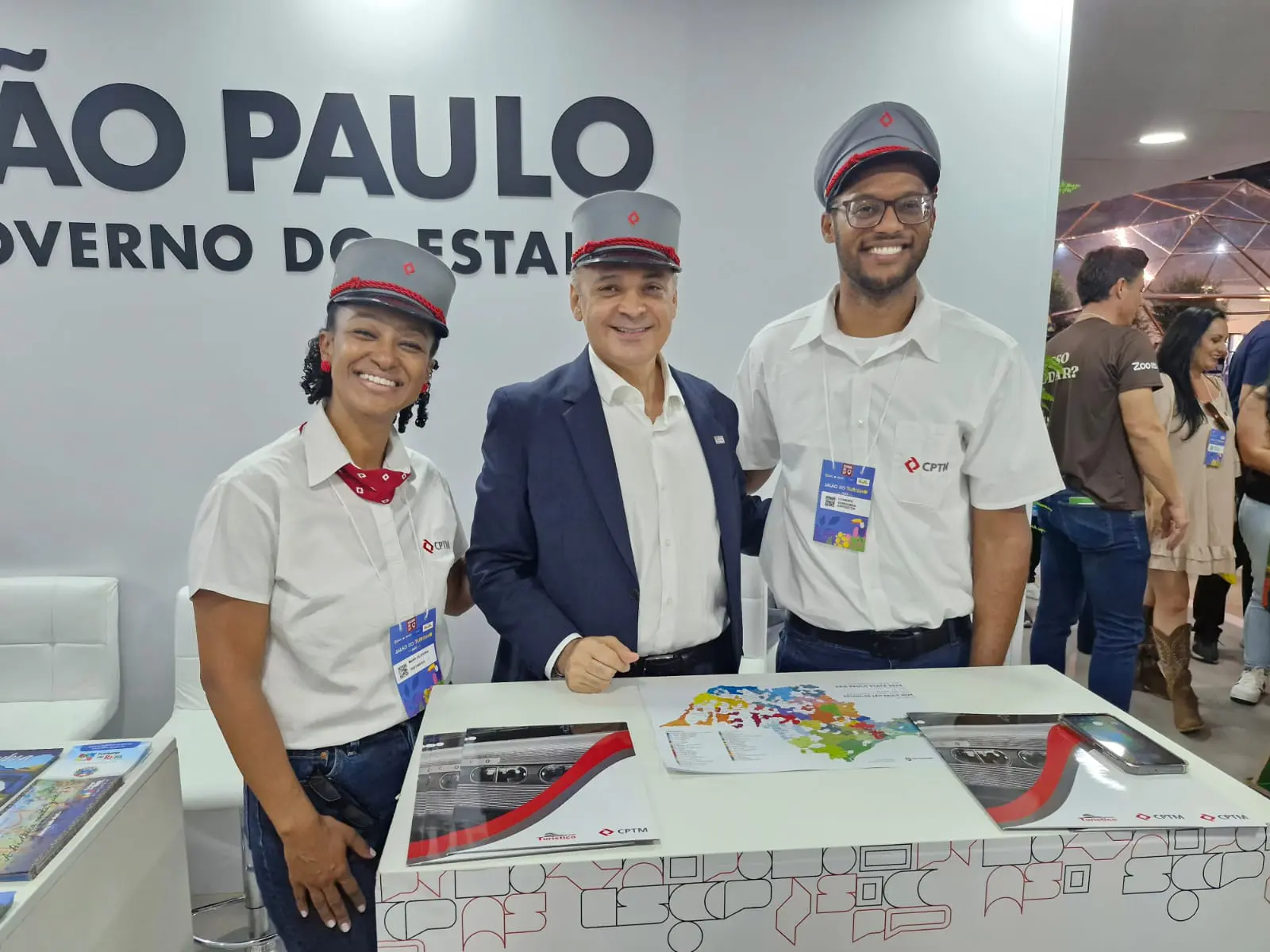 Roberto de Lucena no estande de São Paulo no Salão do Turismo 2025
