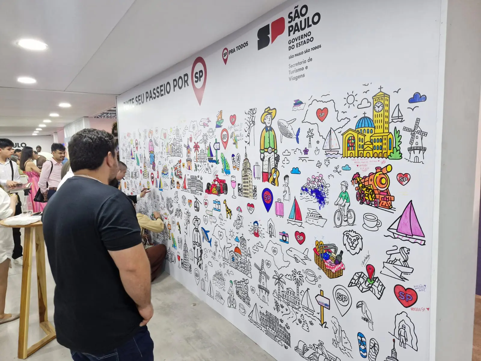 Estande de São Paulo tem 'mapa' interativo: visitante pode pintar pontos turísticos