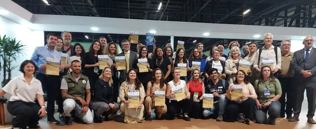 Representantes do ICMBio, organizações parceiras e sociedade civil durante o lançamento do Programa Natureza com Pessoas, no 9º Salão Nacional do Turismo, em São Paulo (Foto: Cibele Quirino) Representantes do ICMBio, organizações parceiras e sociedade civil durante o lançamento do Programa Natureza com Pessoas, no 9º Salão Nacional do Turismo, em São Paulo (Foto: Cibele Quirino)