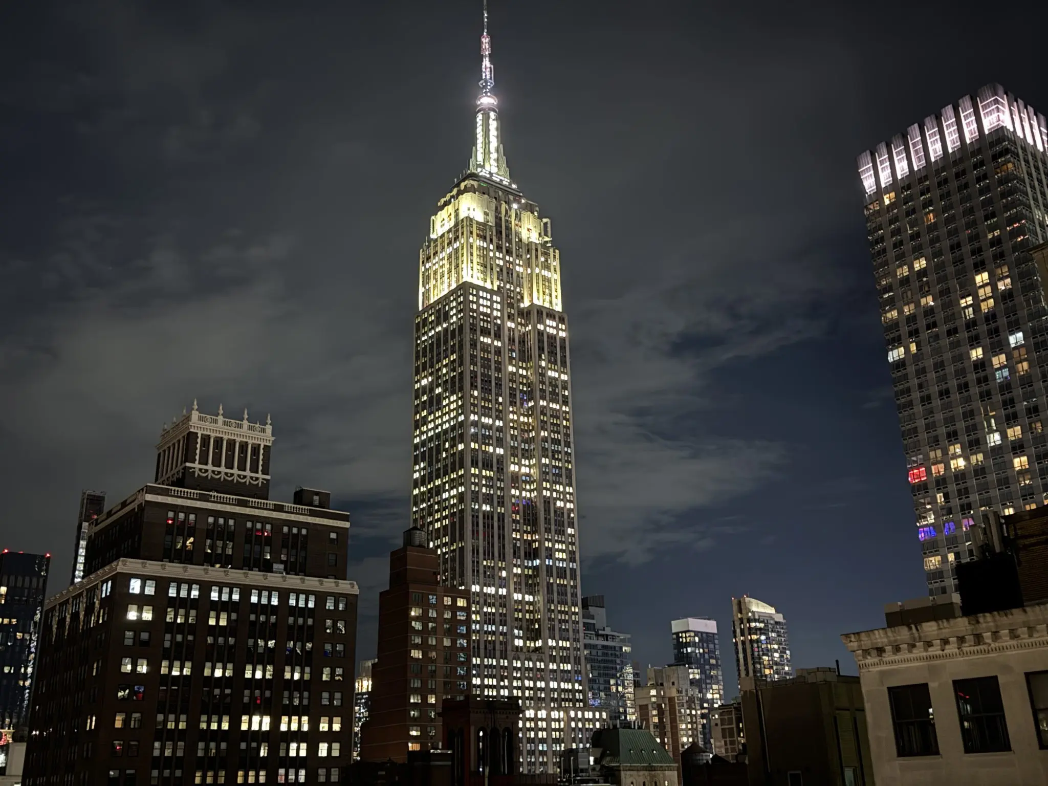 Vista da suíte do NH hotel Collection para o Empire State (Foto: Simone Barros) Nova York