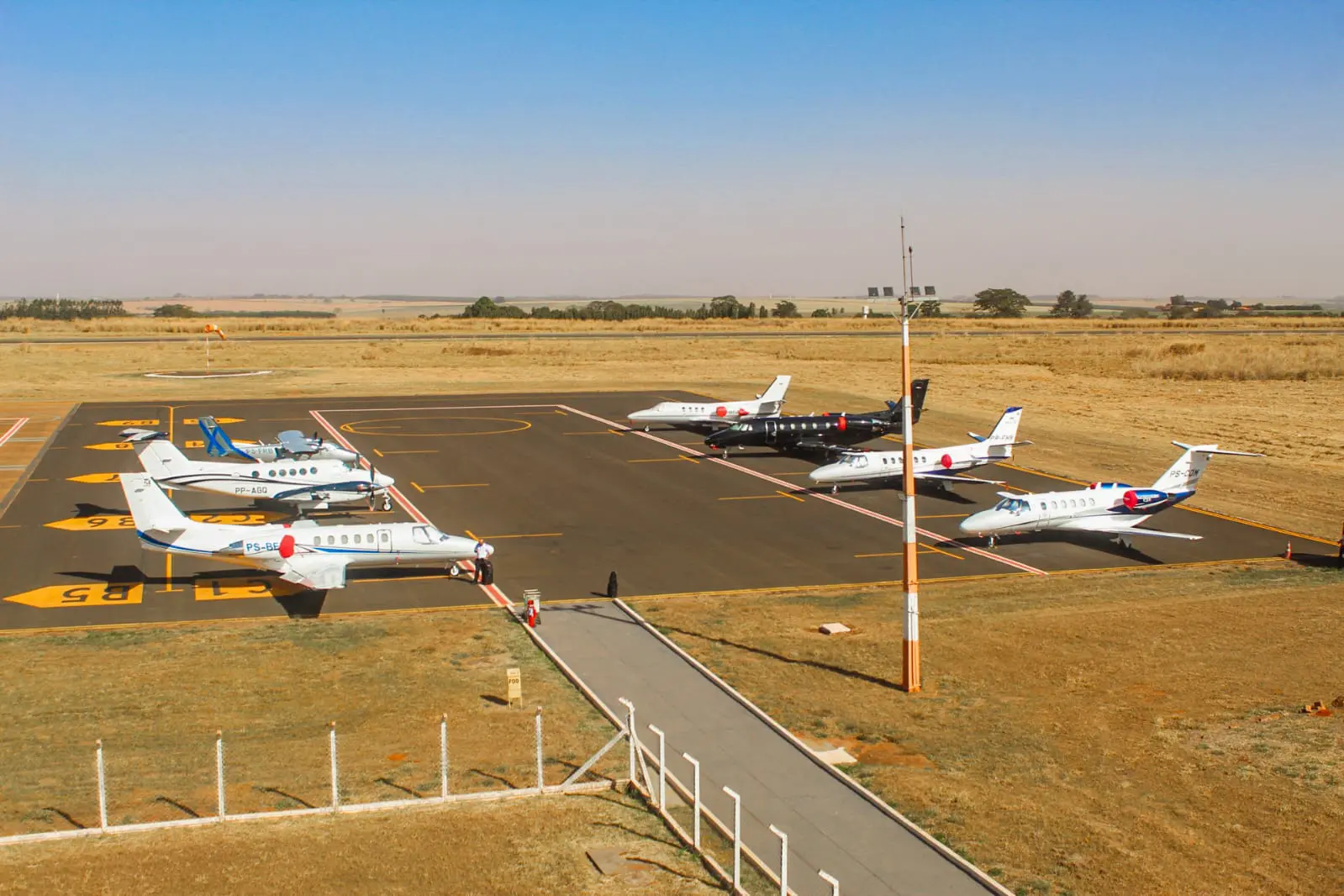 Operações aéreas em alta no Aeroporto de Barretos durante a 70ª Festa do Peão — Foto: Nathália Gomes/Divulgação ASP