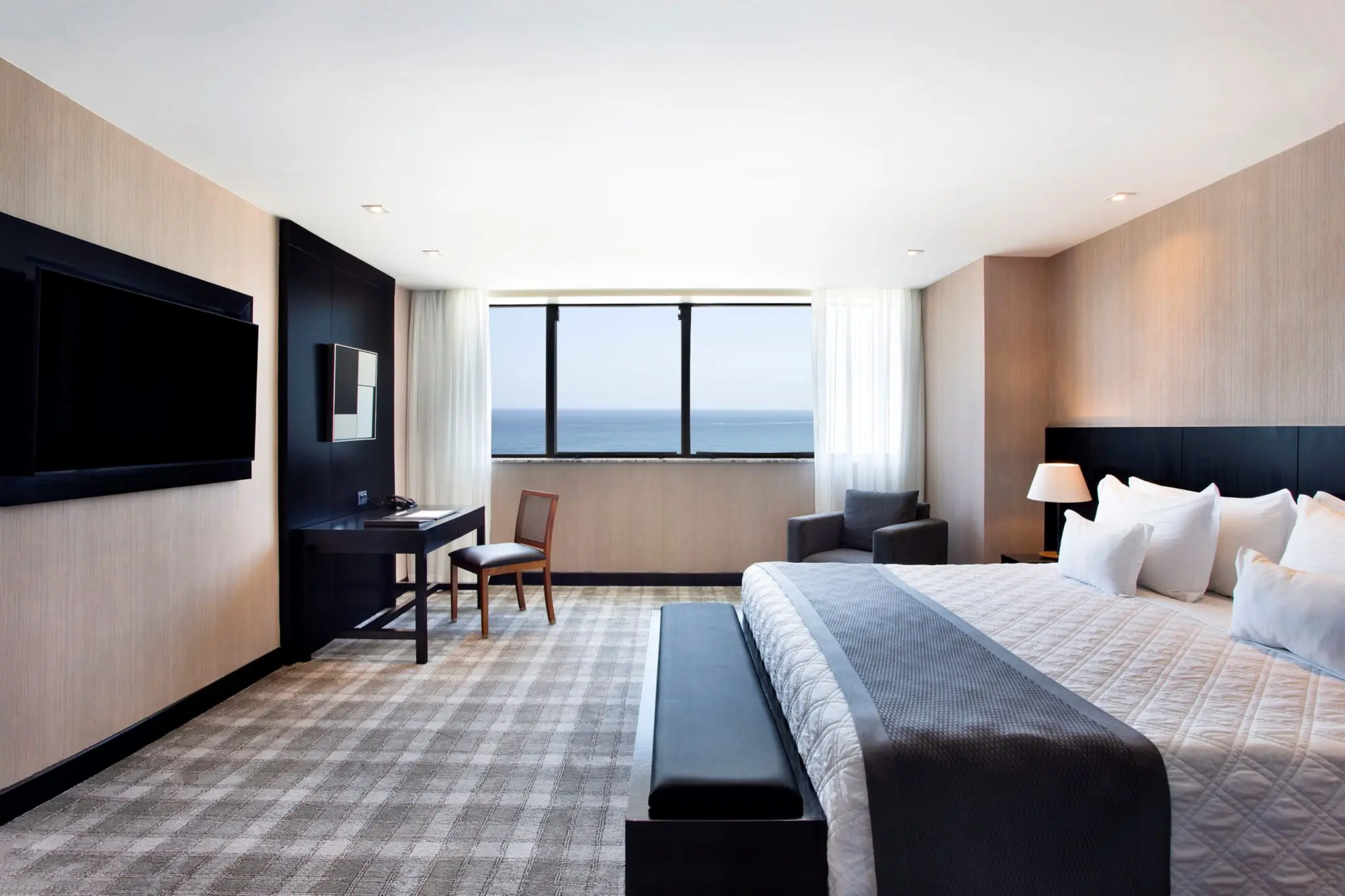 Suíte Presidencial do Windsor Leme: 68 m² de luxo e vista deslumbrante para as praias do Leme e Copacabana — Crédito: Divulgação.