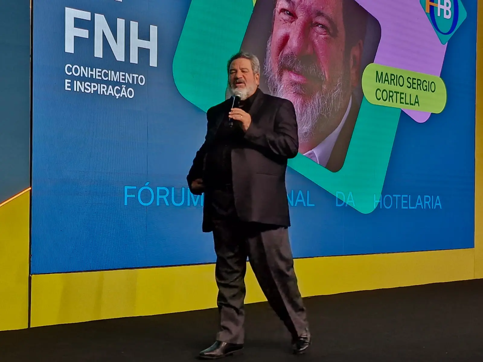 Filósofo Mario Sergio Cortella encerra edição de 2025 do FNH, com palestra Cenários turbulentos, mudanças velozes - Foto: Bruno Almeida / DT