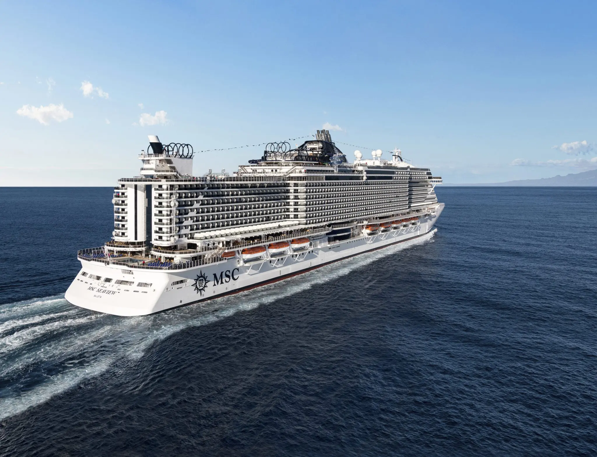 MSC Seaview – Design voltado para o mar, com cinco piscinas, 13 hidromassagens, tirolesas e o exclusivo MSC Yacht Club. - Foto: divulgação