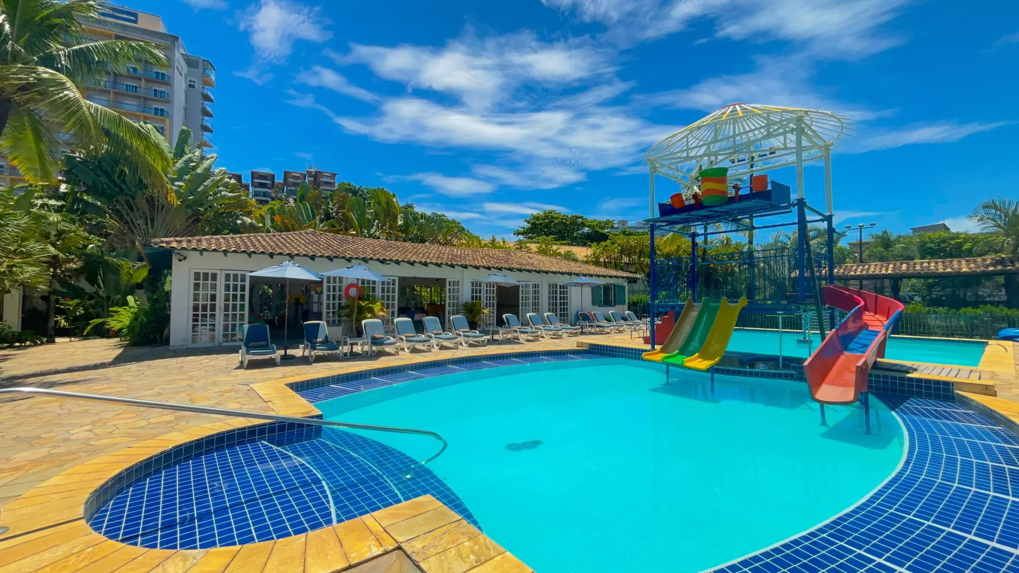 Piscina infantil do Casa Grande Hotel Resort & SPA, com toboágua e atrações aquáticas para as crianças - Foto: divulgação