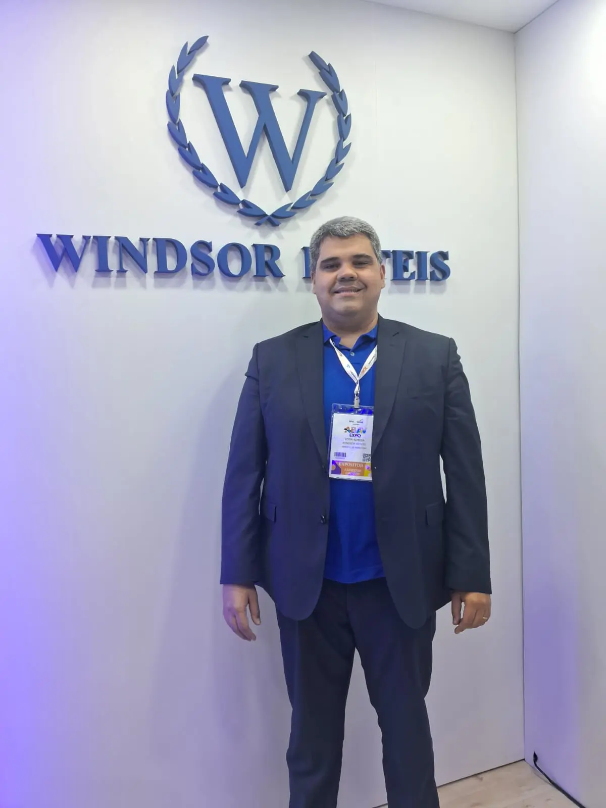 Vitor Almeida, gerente de Marketing da Rede Windsor Hoteis, durante a ABAV Expo 2025, no Rio de Janeiro - Foto: Cecília Fazinni