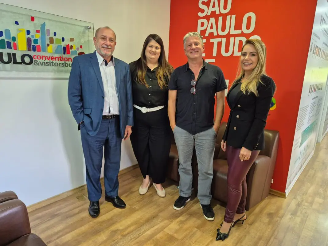 WhatsApp-Image-2025-10-24-at-16.00.55--1- Toni Sando, presidente da Unedestinos; Caroline Sinopoli, coordenadora Comercial; Helio Brito Junior, CEO da ESG Pulse; e Keila Moreira, gerente Executiva da Unedestinos - Foto: divulgação