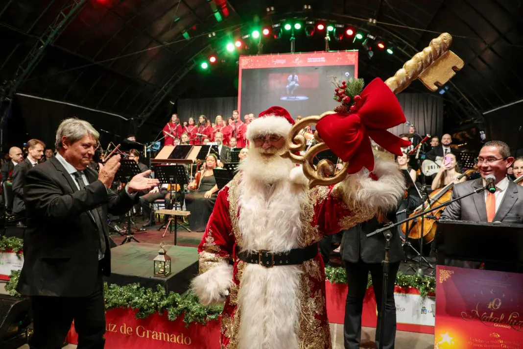 Papai Noel recebe a chave da cidade e declara aberta a 40ª edição do Natal Luz de Gramado - Foto: Cleiton Thiele/Serra Press