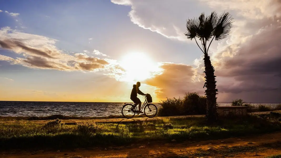 bike chamada bicicleta e natureza