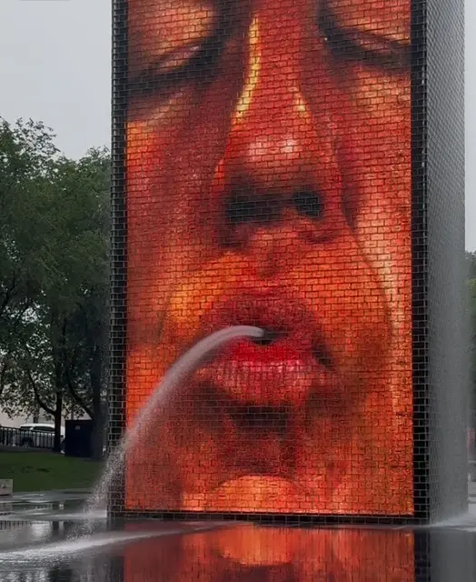 The Crown fountain - instalação no Millenium Park (foto: Simone Barros)