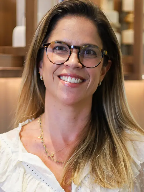 Julia Vieira de Castro Lins, sócia e Chief Legal Officer do Albuquerque Melo Advogados, analisou os impactos da judicialização no setor aéreo - Crédito: divulgação