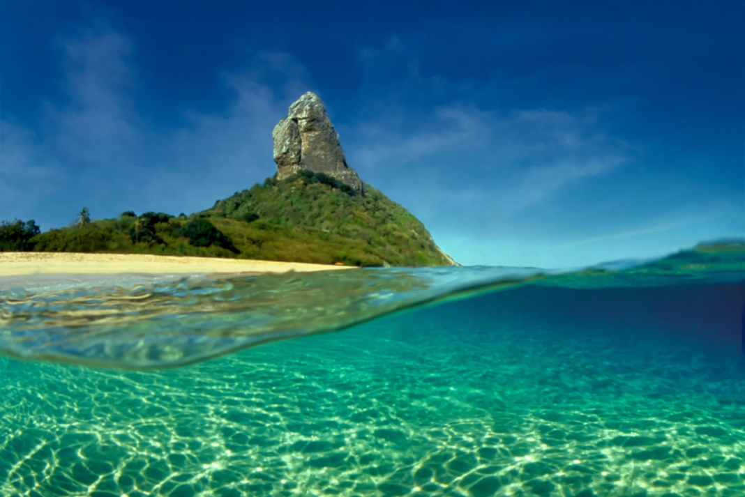 Morro do Pico, Fernando de Noronha. Crédito: Divulgação