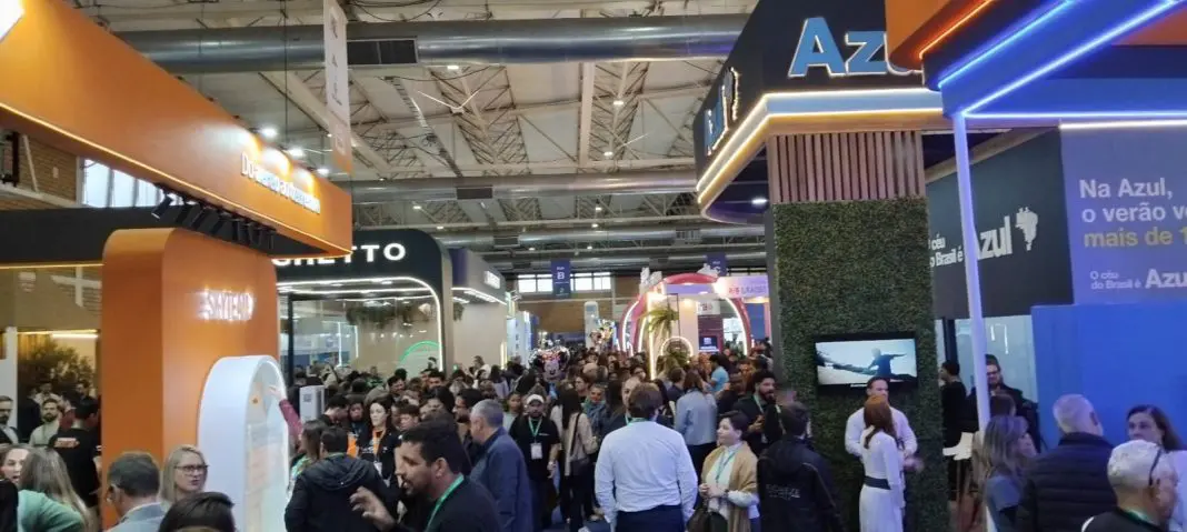 Público lota os corredores do 37º Festuris, em Gramado (RS), confirmando o sucesso de mais uma edição do principal evento de turismo da América Latina. (Crédito: DT)
