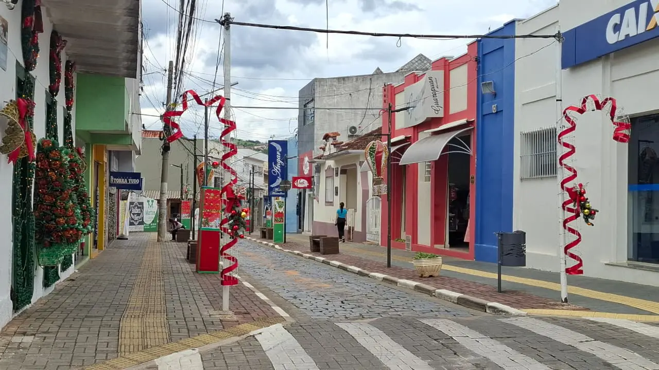 Decoração natalina no centro histórico de Piracaia. Crédito: divulgação
