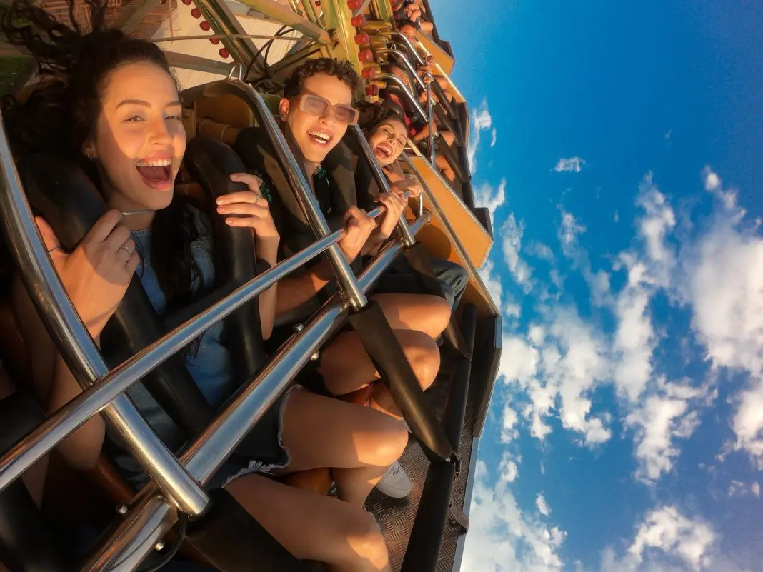 Visitantes aproveitam as atrações do Hopi Hari, em Vinhedo, durante a temporada de férias - Crédito: Anderson Torres