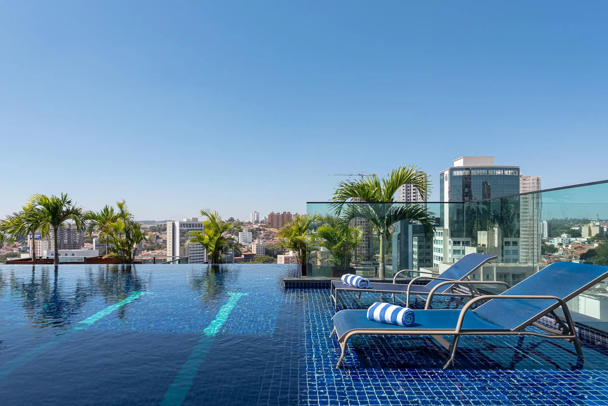 I Am Design Hotel Campinas prepara virada 2026 com sunset no rooftop, ceia gastronômica no Obeijú e festa com música ao vivo. - Crédito: Divulgação / Hotelaria Brasil