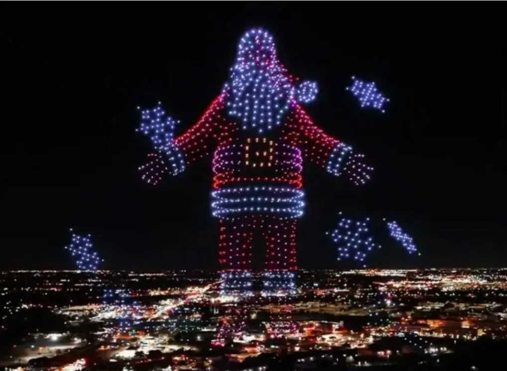 Show aéreo com 1.100 drones vai iluminar o céu de Gramado no encerramento do Grande Desfile do Natal Luz - Crédito: divulgação