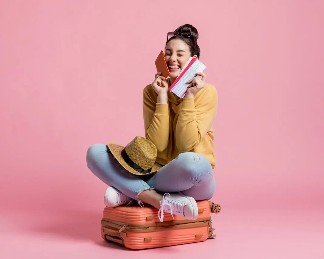 Planejamento, documentos em dia e informação são essenciais para viajar com segurança e evitar imprevistos durante o passeio. Crédito: Freepik