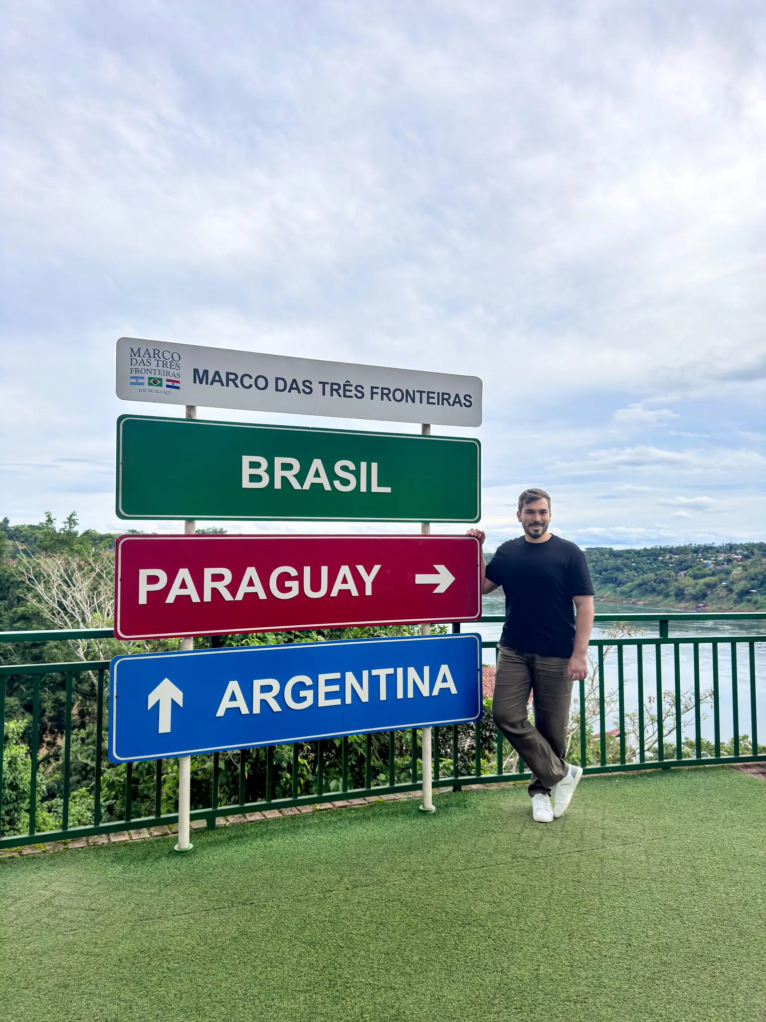 Marco das Três Fronteiras reúne Brasil, Paraguai e Argentina em um dos cenários mais marcantes de Foz do Iguaçu. - Crédito: Divulgação / Alan Victor