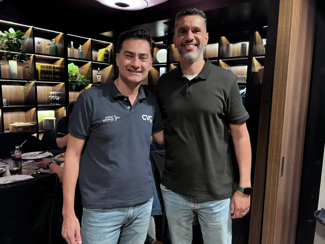 Rogério Mateus ao lado de Marcelo Sacchitiello, diretor da RA - Crédito: divulgação