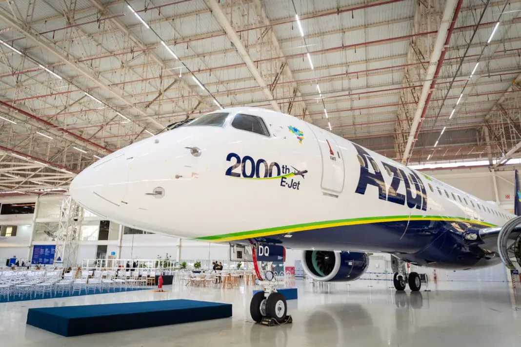 Aeronave entregue à Azul é o 2.000º E-Jet fabricado pela Embraer e o 50º E195-E2 da companhia aérea. Crédito: Guilherme Ramos
