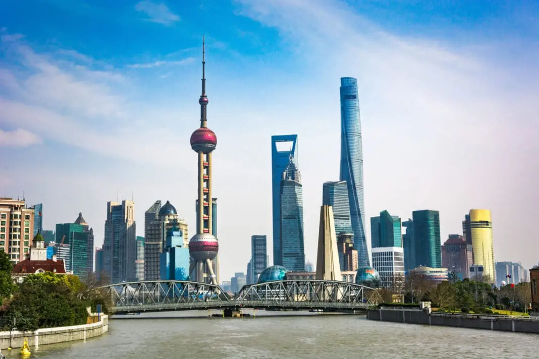 Chineses gastam menos no país e buscam viagens internacionais - Crédito: Freepik / Magnific
