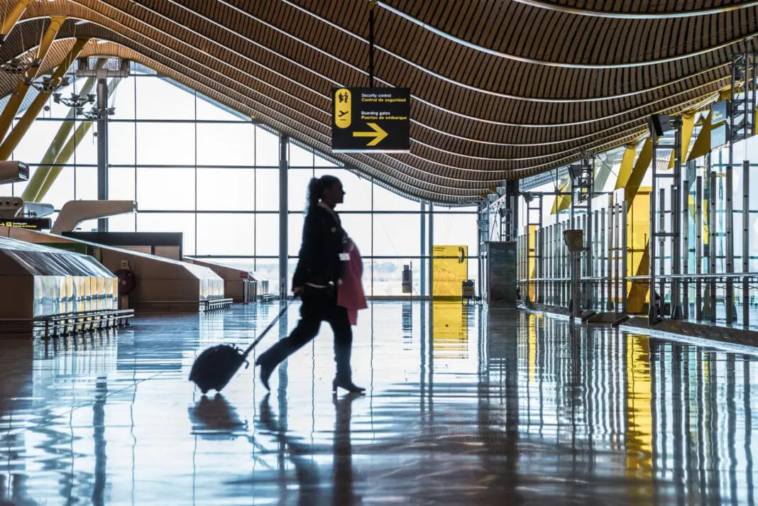Dubai aposta na expansão da infraestrutura aeroportuária e em novas tecnologias para transformar a experiência dos passageiros nos próximos anos (Crédito: Magnific). Dubai aposta na expansão da infraestrutura aeroportuária e em novas tecnologias para transformar a experiência dos passageiros nos próximos anos (Crédito: Magnific).