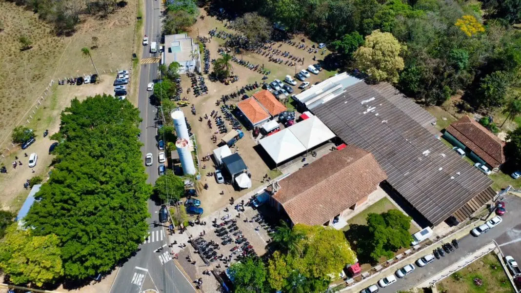 Vista aérea do encontro de motociclistas em São Pedro (SP), que recebe a 4ª edição do Moto & Rock na Serra neste fim de semana, com shows gratuitos e atrações para os visitantes. (Crédito: Tiago Stoco) Vista aérea do encontro de motociclistas em São Pedro (SP), que recebe a 4ª edição do Moto & Rock na Serra neste fim de semana, com shows gratuitos e atrações para os visitantes. (Crédito: Tiago Stoco)