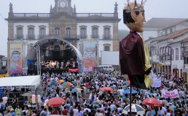 Falta de água faz cidades mineiras cancelarem o carnaval 2015