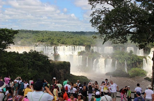 Cataratas do Iguaçu recebe mais de 33 mil pessoas durante o Carnaval